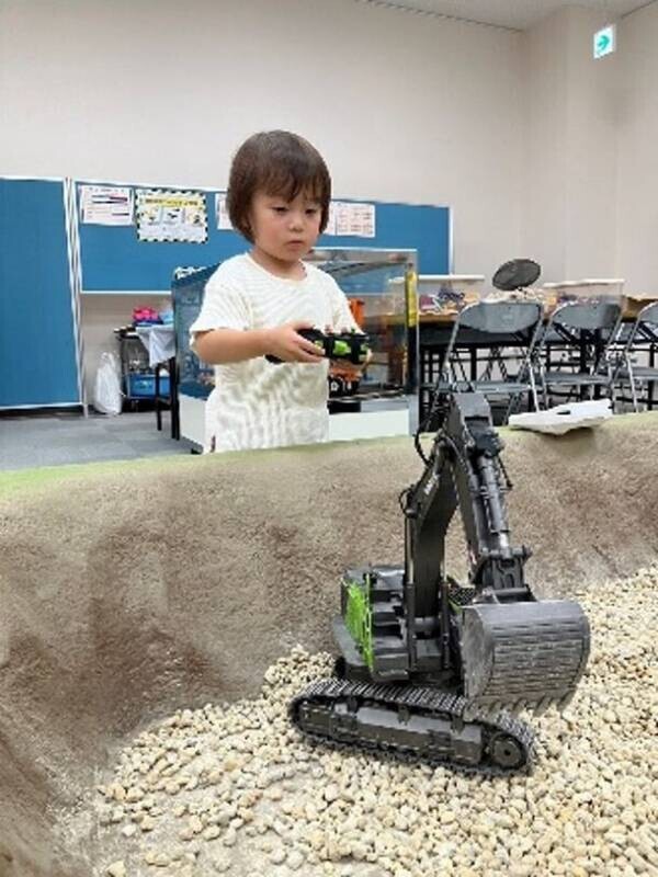 夏休み限定 暮らしを支える土木の科学展を姫路科学館にて開催中！ラジコン重機の操縦や化石掘り、ジオラマシティ作成体験など様々なプログラムをご用意