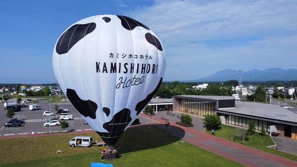 北海道・上士幌町で熱気球体験！　カミシホロホテルデザインの熱気球が誕生