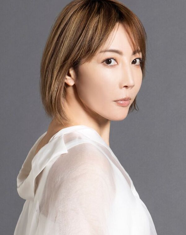 MADE IN JAPANのカスタムオーダーウォッチを世界に発信するMaker's Watch Knotから、俳優 柚希礼音さんの芸歴25周年を記念する限定版ウォッチ「カペラ シルバージュビリーモデル」が登場！アミューズ アーティストオンラインショップ A!SMARTにて限定販売開始！