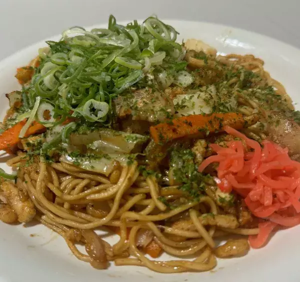 焼きそばや唐揚げの定番グルメから、「ねこプリン」などトレンドスイーツまで！涼しいデパ地下で屋台グルメを楽しもう「SUMMER STAND 2024」