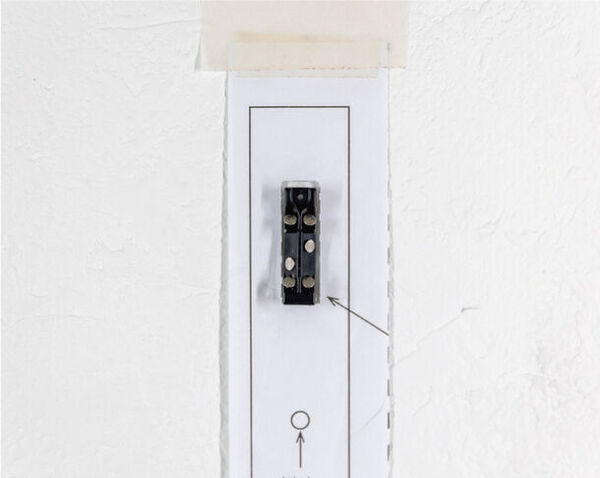 ツマミを回すだけで棚高さを無段階に調整できるDIYシェルフ「DYS-50」を8月23日に発売