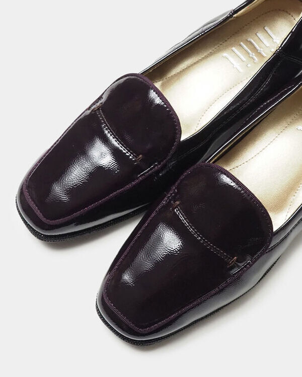 カジュアルにもビジネスにも使える、ソフトな履き心地の女性向け全天候型シューズが新発売