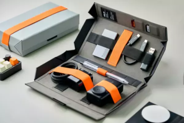 新時代の片付け方法が海外から到来！？「1秒片付け、スゴいガジェットケース」が発売からたった3日で200名以上への販売を突破