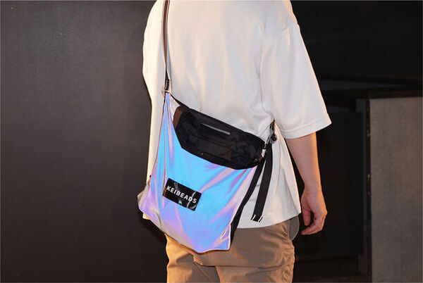 警備会社×反射材のプロによるオーロラに反射するショルダーバッグ　夜道の安全を第一に考えた新商品が9月6日よりmachi-yaに登場