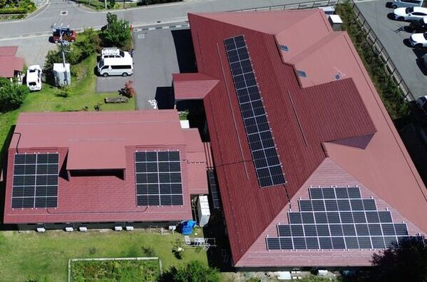 太陽光発電システムで入居者さんと地球に笑顔があふれる未来を　～住宅型有料老人ホームに完全自家消費型太陽光発電を導入～