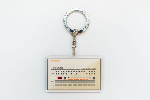 ハウスやテクノ・カルチャーの発展に大きく寄与したリズムマシン「TR-909」のセレブレーション・イベントをRoland Store Tokyoで開催