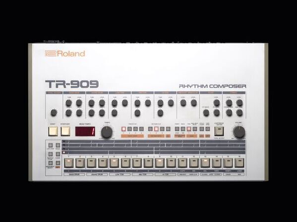 ハウスやテクノ・カルチャーの発展に大きく寄与したリズムマシン「TR-909」のセレブレーション・イベントをRoland Store Tokyoで開催