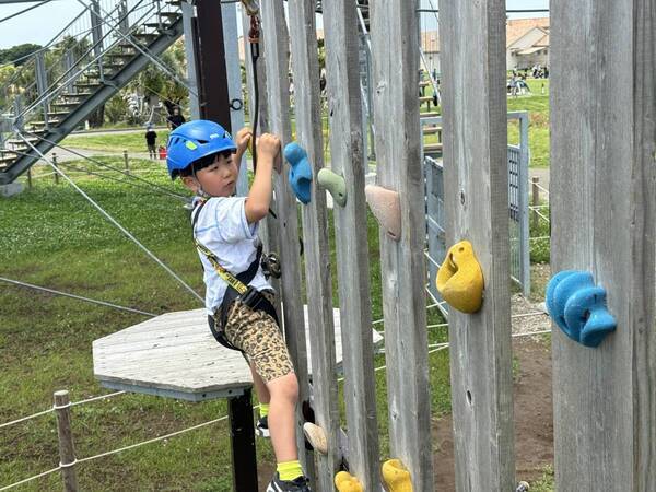 横須賀「長井海の手公園 ソレイユの丘」一般公募で大型アスレチック＆ちびっこアスレチックの新名称を決定！『疾風怒濤の鉄人舞台』と『小さな鉄人』新キャラクターも誕生！