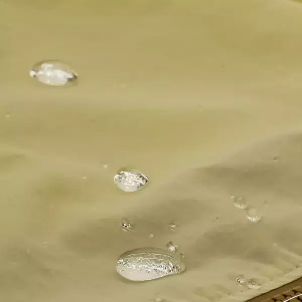 警備会社と反射材のプロがタッグ！夜道でオーロラ色に反射する機能性ウェアが9月20日(金)より「わくたん」に登場