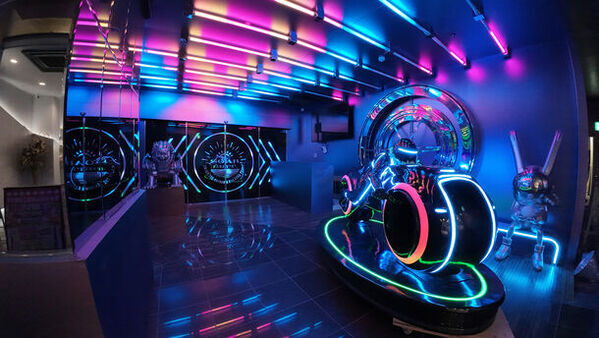 那覇松山にCyber Punkな空間で楽しめる個室カラオケ「Soar Party Box」が2024年9月10日にOPEN
