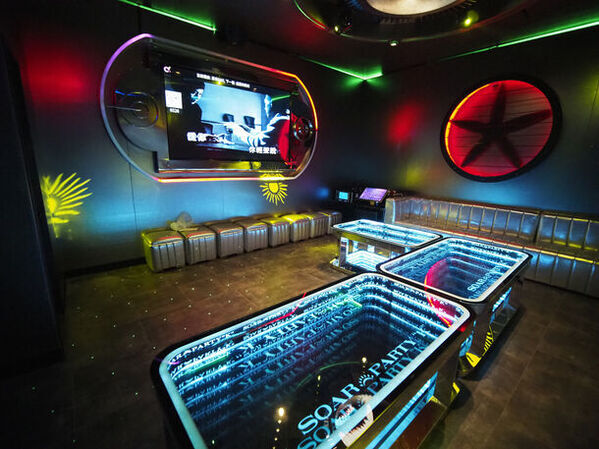 那覇松山にCyber Punkな空間で楽しめる個室カラオケ「Soar Party Box」が2024年9月10日にOPEN