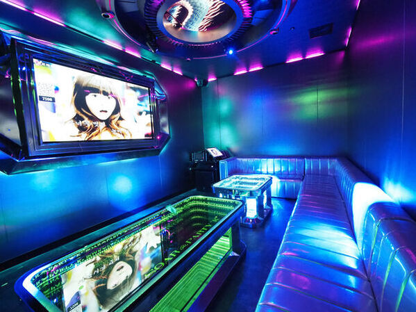 那覇松山にCyber Punkな空間で楽しめる個室カラオケ「Soar Party Box」が2024年9月10日にOPEN