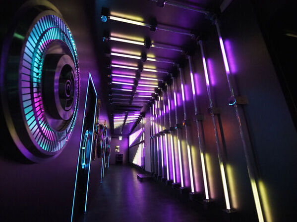 那覇松山にCyber Punkな空間で楽しめる個室カラオケ「Soar Party Box」が2024年9月10日にOPEN