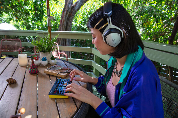 ポケットサイズの電子楽器「AIRA Compactシリーズ」に本格的な機能を備えたサンプラーが登場