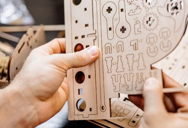 細部まで作り込まれた「木製組み立てキット」タイプライター・蓄音機・レトロ電話がMakuakeにて9月18日より先行販売開始！