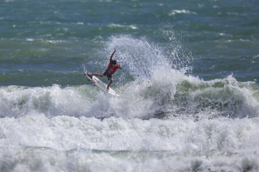 宮崎県宮崎市で行われたWSL公認大会　「The Open Surfing Miyazaki Series」第1弾　「QS3000 IBK宮崎プロ・WSLプロジュニア Presented by RASH」　男子は鈴木仁、女子は都築虹帆が優勝　第2弾が17日から宮崎県日向市でスタート