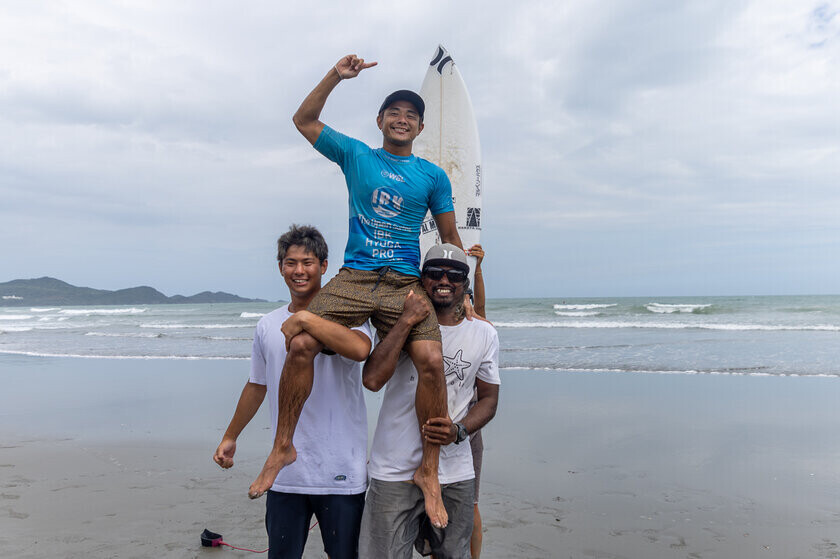 宮崎県宮崎市で行われたWSL公認大会「The Open Surfing Miyazaki Series」第2弾「QS3000 IBK日向プロ・WSLプロジュニア Presented by RASH」男子は田中大貴がQS初優勝　女子は都築虹帆が宮崎シリーズ連覇