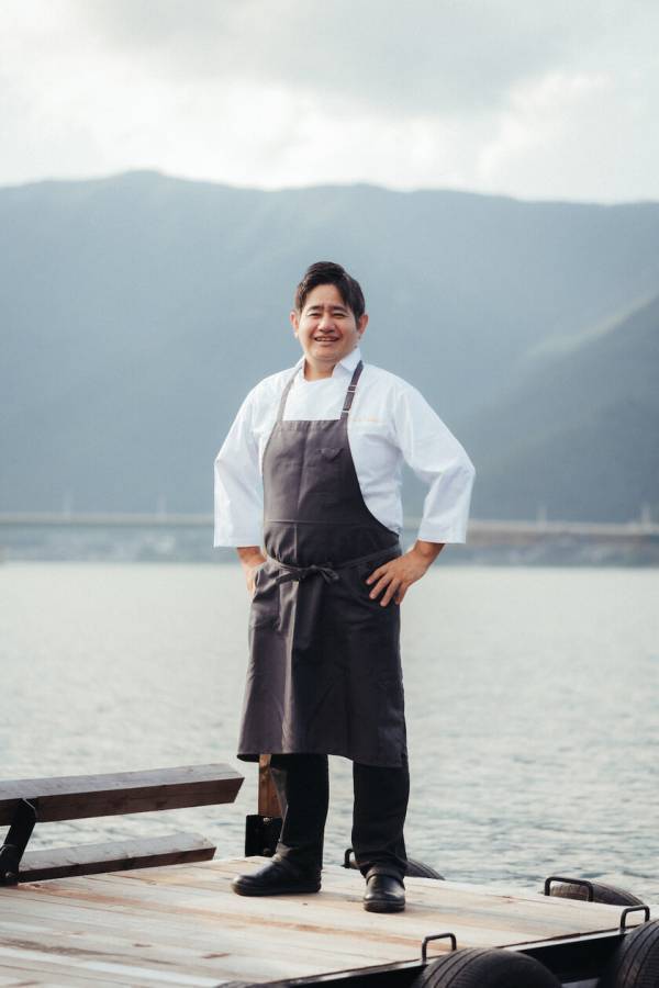 河口湖で唯一の湖上レストラン『HAMANASHI HOUSEBOAT』がグランドオープン！夕暮れどきの富士山を眺め味わう最上質の『山梨ローカルガストロノミー＆アート』