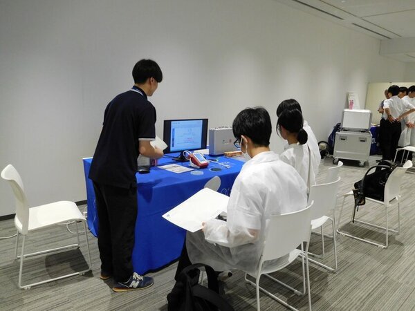 中・高校生向け分析機器体験実習「JAIMA サマーサイエンススクール2024」を日本科学未来館で実施