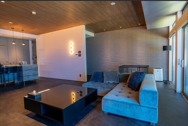 和歌山県白浜町のプライベートオーシャンフロントヴィラ「EZRA VILLA ～SHIRAHAMA～」が10月より地元和歌山の極上食材を堪能する新プランの提供を開始