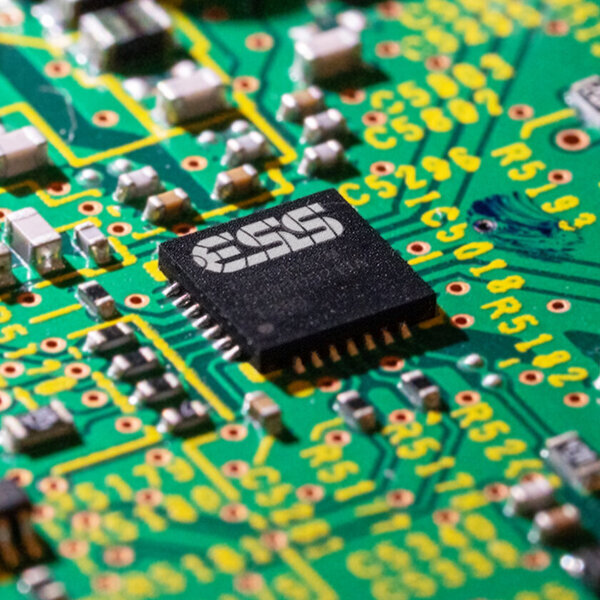 驚くほど快適な演奏性とDJワークフローを実現　DJパフォーマンスを新たな高みに引き上げるオールインワンDJシステム「XDJ-AZ」が登場