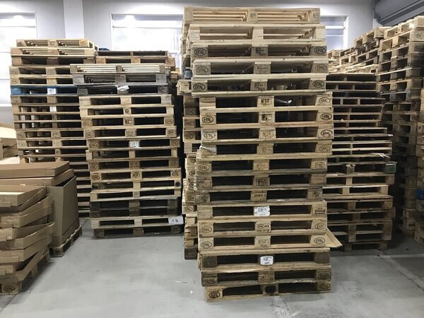 廃材を活用したアップサイクル什器のレンタルサービス「パレットデポ」がCO2抑制効果20％増を達成