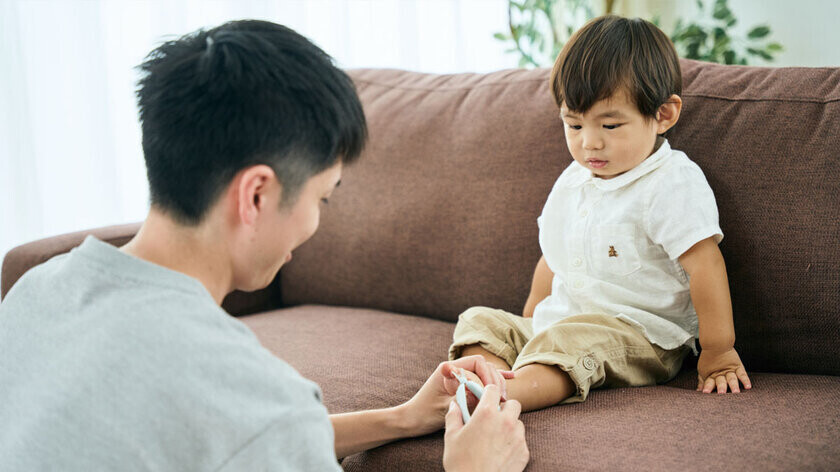 握るだけの新タイプ！ワンステップで赤ちゃんの爪ケアが完結　【にぎってチョッキン爪切りはさみ】を10月下旬に発売