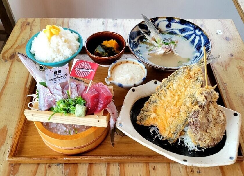 【漁港の駅TOTOCO小田原】小田原の秋の味覚「カマス」を食べ尽くす「カマスの大運動会」を開催！