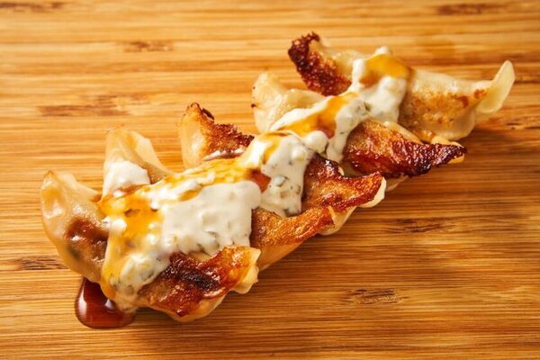 日本の2大ラーメンイベントが合体！つくば市研究学園駅前公園で新たなラーメンフェスが誕生します！今、食べるべきラーメンとつけ麺が勢揃い！同時に餃子の名店も並ぶ餃子祭も開催！さらに！人気芸人とアイドルのステージも！！