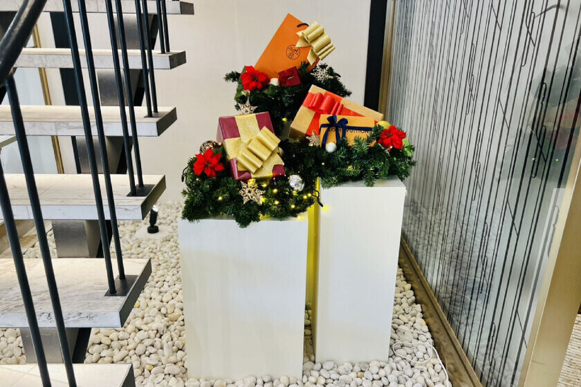 横浜・関内駅徒歩1分 クリスマスディスプレイを今年も展開！『ロデオドライブ横浜関内店』に高さ約12mの巨大ツリーが登場