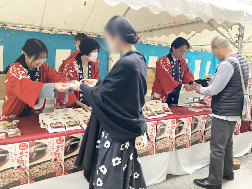 11月23日「お赤飯の日」にお赤飯文化の啓発　～ 明治神宮 参道「フォレストテラス明治神宮」脇にて ～