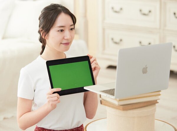 アパレル業界初、顧客の購買効率を劇的に向上させる「パーソナルカラータグ」と、特許取得済みデジタルカラー診断の提供を発表！