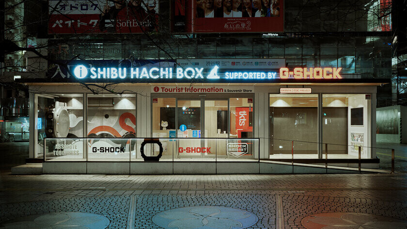 渋谷駅ハチ公前に“G-SHOCK”の大型クロックが出現　11/15からはアーティストKAMI氏の壁画作品を展示