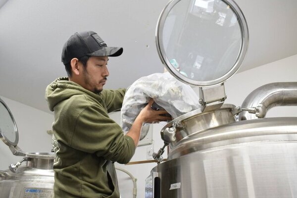 兵庫県産の牡蠣を使用した黒ビールが今冬も登場！『オイスタースタウト』12月1日販売開始