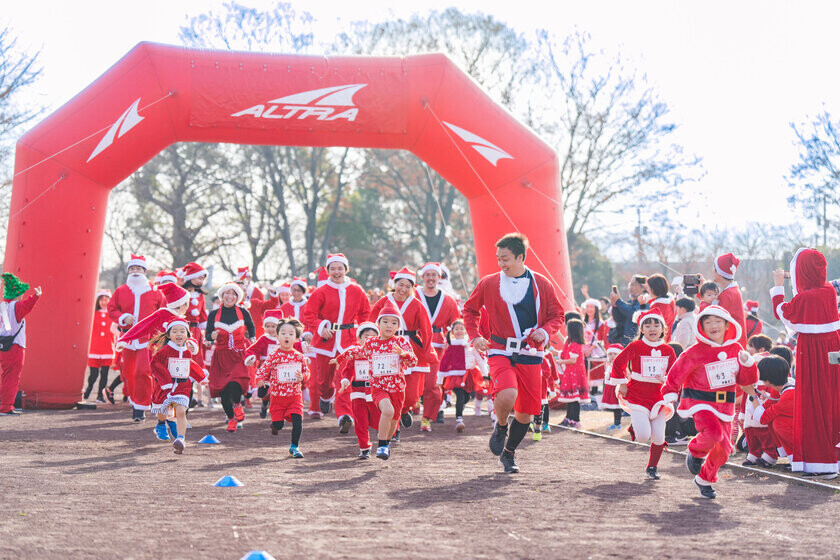 サンタの衣装で走り、クリスマスケーキを寄付する「日野サンタマラソン」東京都日野市で12月7日に開催