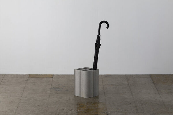 風景に溶け込む傘立て「Slate Umbrella Stand」をプロダクトデザイナー 倉本 仁氏とのコラボレーションでLIFEWORKPRODUCTSから12月2日発売
