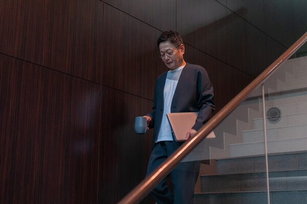 高い縫製技術“TPS縫製”による「超軽快　Vカラージャケット」がMakuakeにて2024年11月26日(火)より販売開始！～東京発 メイドインジャパンの「メイクドゥピエロ」が企画生産～