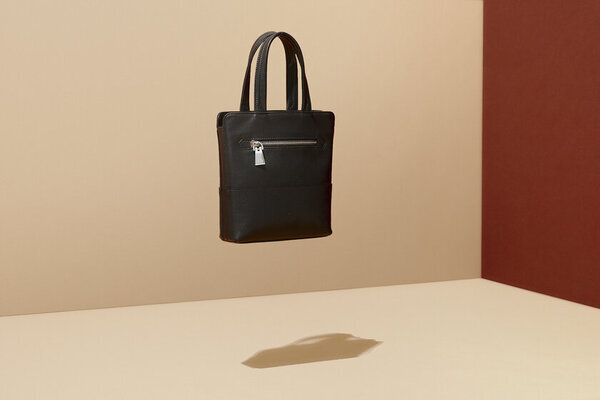 Made In Japanにこだわる鞄専業ブランド「aniary」から職人技を最大限駆使した「アルティザンレザー」シリーズが11月22日に発売