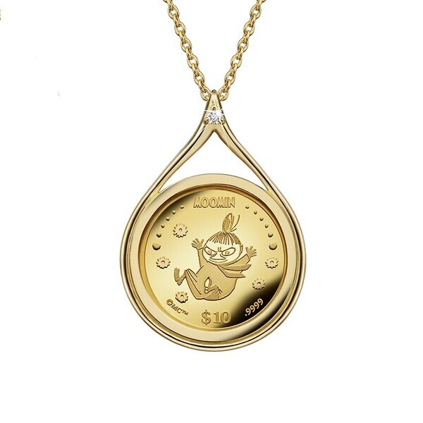 旅立つスナフキンとすべり遊びをするリトルミイの姿がコインに！＜スナフキン　リトルミイ　純金コインの宝飾ペンダント＞、新発売！