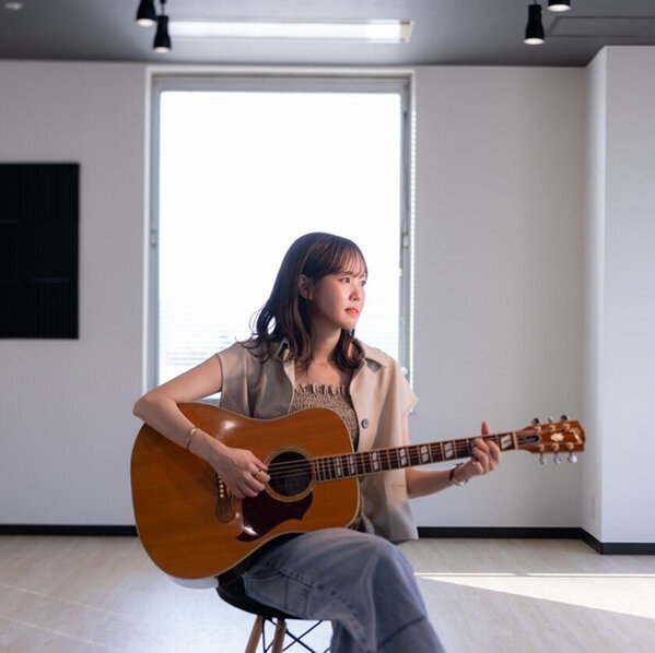 温もりのある透き通ったウィスパーボイスで「美しい日本語×歌」シリーズを配信するSSW・宮竹ようこが新曲「揺蕩うように」11月30日リリース！