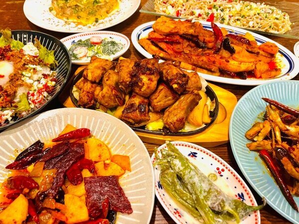 秋葉原旅食ダイニングJourney×Journeyが12/24・25限定「スパイシークリスマス」開催！オリジナル調味料『世界一周した弱激辛ジャム』の割引セールも実施