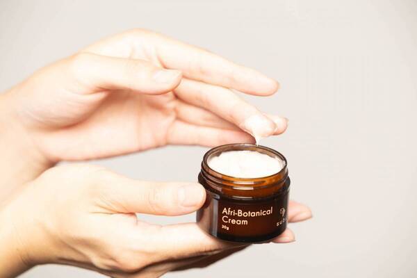 アフリカ産植物7種を配合、100％天然由来成分の美容クリーム