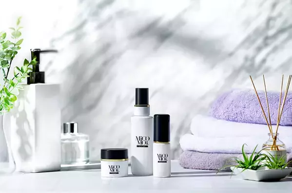 スキンケアブランド「MiCOMOi(ミコモイ)」アンバサダーにアーティストの平野莉玖さんが就任