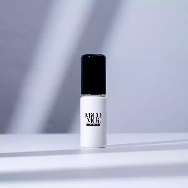 スキンケアブランド「MiCOMOi(ミコモイ)」アンバサダーにアーティストの平野莉玖さんが就任