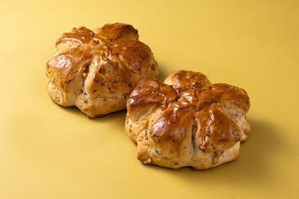 今年はインフルエンサー部門も設立！2024年も鈴木保奈美さんを特別審査員にお迎えし、くるみパン オブ・ザ・イヤーのNo.1が決定！株式会社タカキベーカリー「石窯くるみパン」　　Boule Beurre Boulangerie「ピカンテ」　Pain des Philosophes「ポミエ」