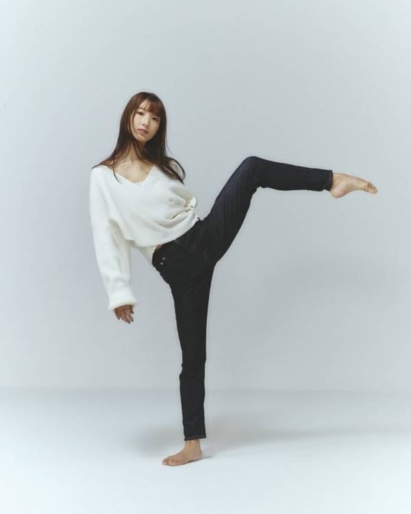YANUKの最上級ライン「PREMIUM2」の特集ページにバレエダンサーである飯島望未をモデルに起用