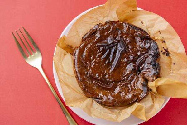 ＜熱海ミルチーズ＞累計23万個突破の「半熟バスク」がチョコ仕立てに！半熟チョコバスクなど冬の新商品を12/6に発売