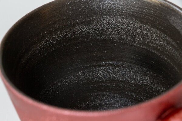 「生涯を添い遂げるマグ 有田焼 伝作窯 刷毛目」が12月10日販売開始　伝作窯との取り組みで製品化