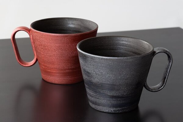 「生涯を添い遂げるマグ 有田焼 伝作窯 刷毛目」が12月10日販売開始　伝作窯との取り組みで製品化