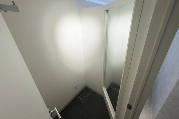 福岡市中央区 | TikTokで話題の盛れるセルフ写真館「f/ichi(エフノイチ)」の撮影ブースがリニューアル！新背景でワンランク上の写真が撮れるように。